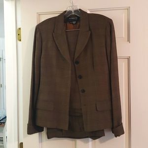Woman's suit size 12 brown checkered Liz Claiborne